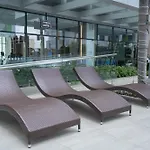 One Bedroom Apartment At Republic Plaza - Pool & City View