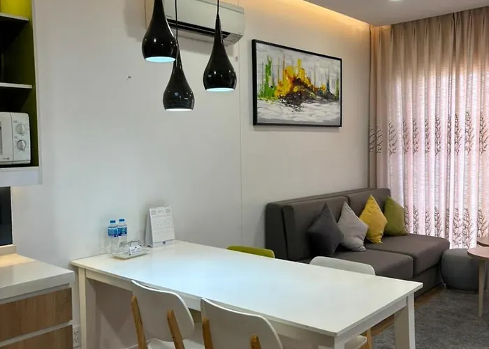 One Bedroom Apartment At Republic Plaza - Pool & City View