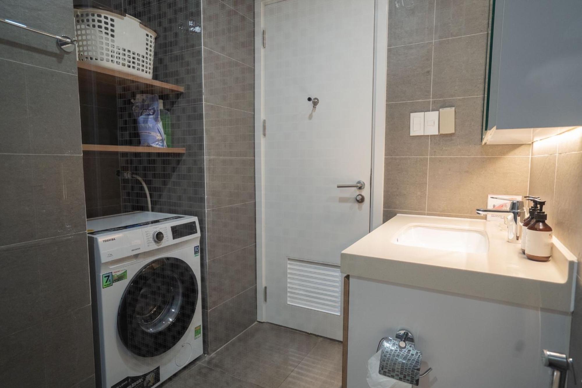 One Bedroom Apartment At Republic Plaza - Pool & City View