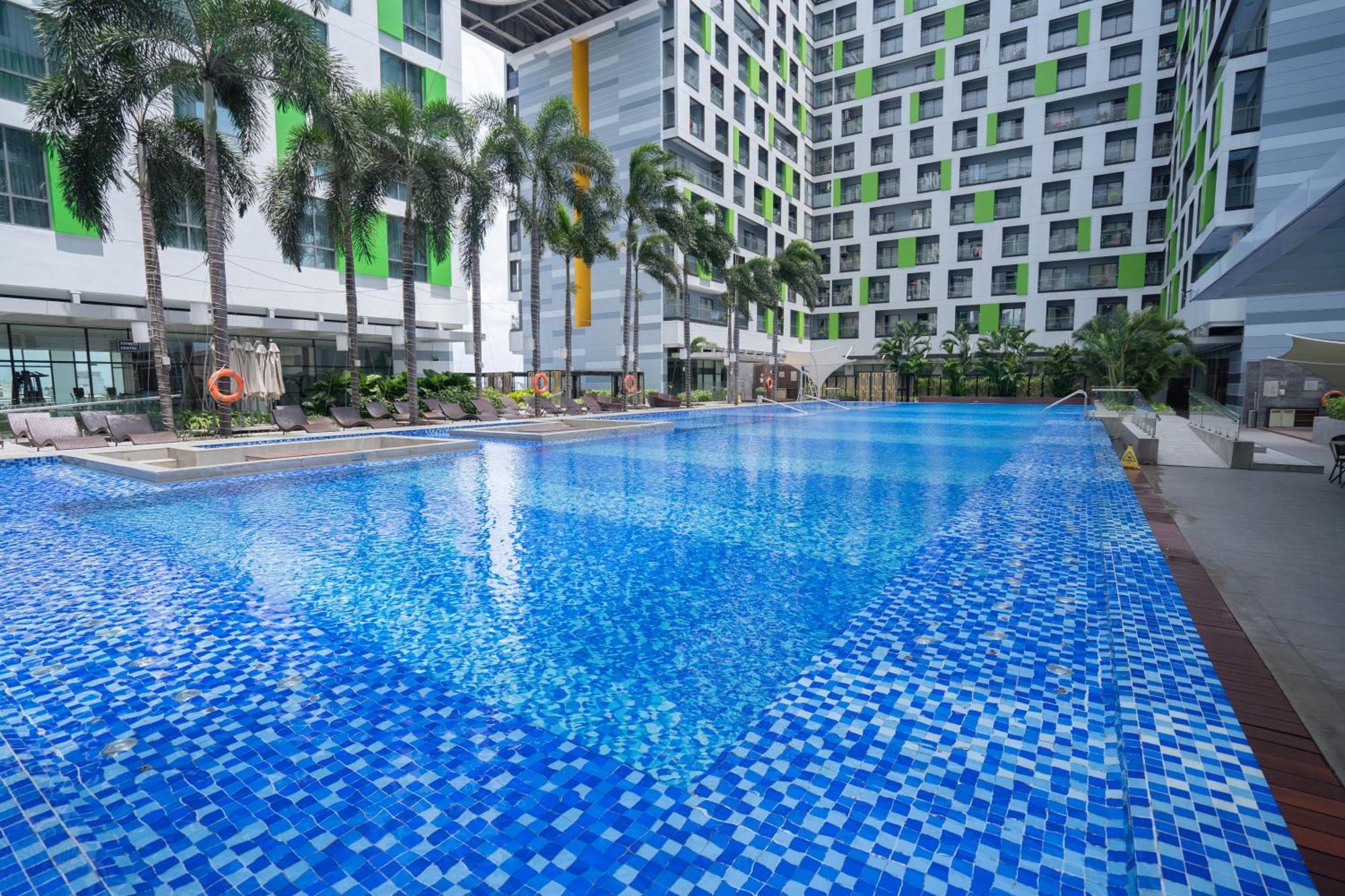 One Bedroom Apartment At Republic Plaza - Pool & City View