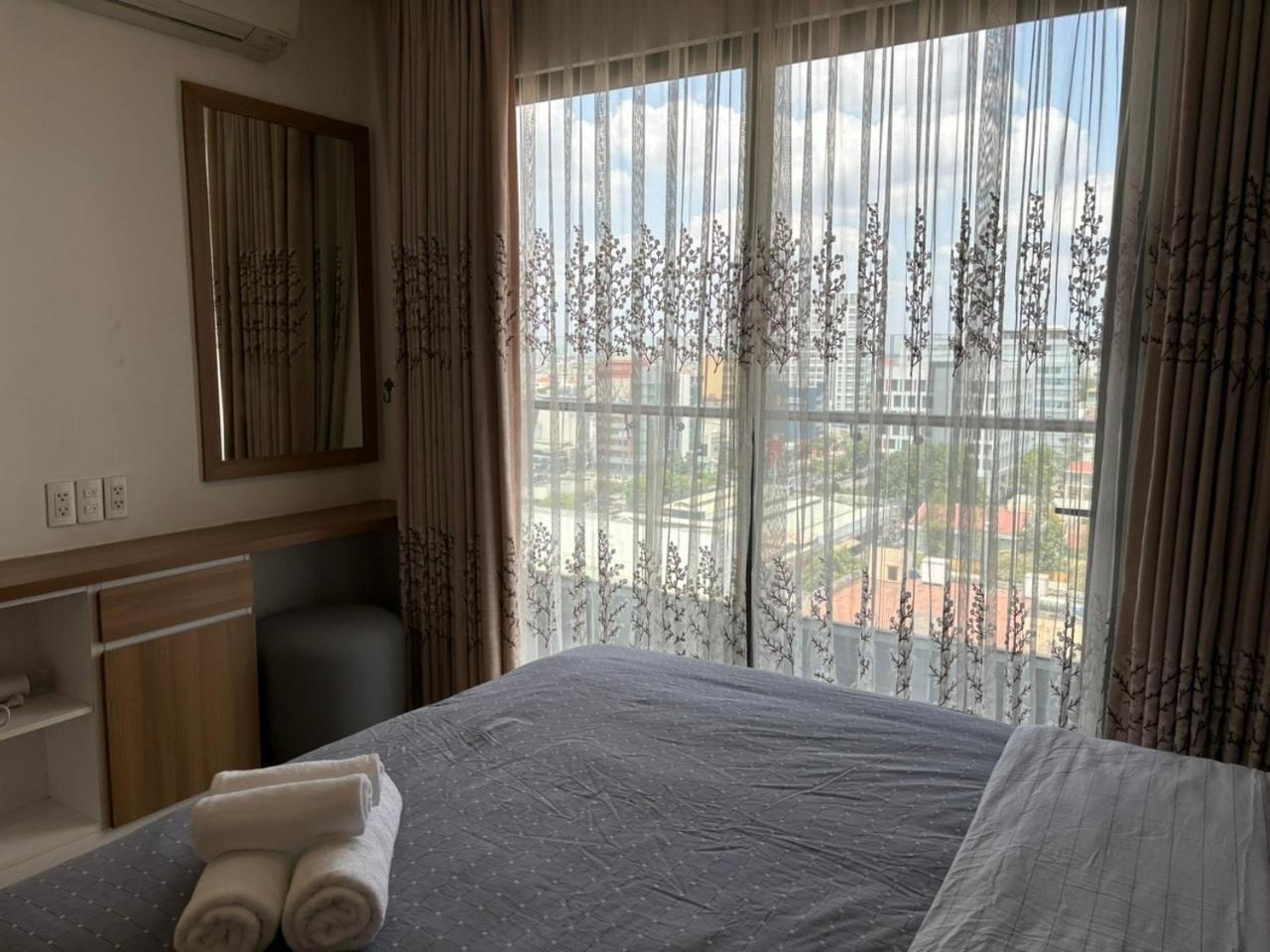 One Bedroom Apartment At Republic Plaza - Pool & City View