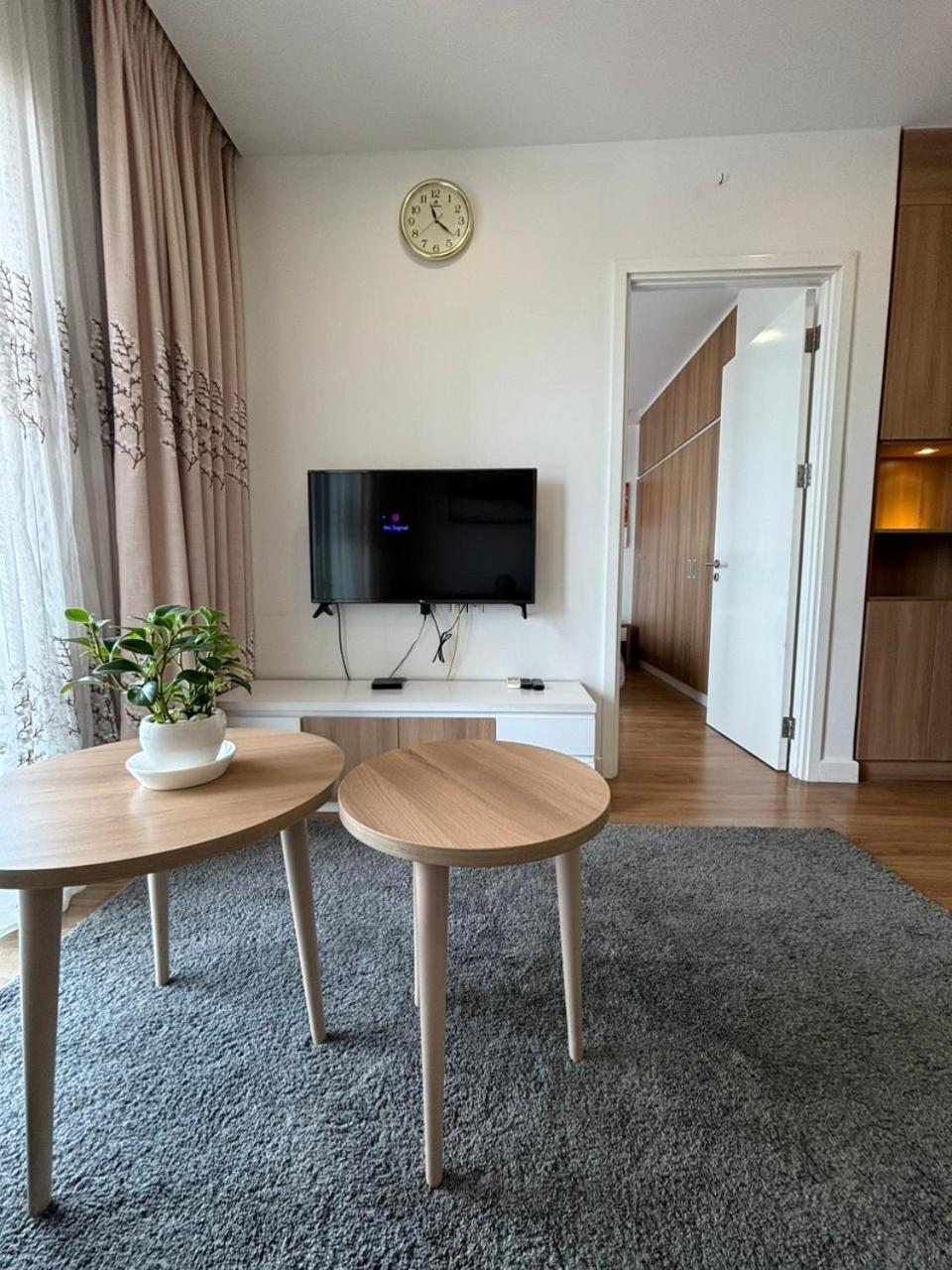 Căn hộ One Bedroom Apartment At Republic Plaza - Pool & City View