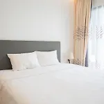 One Bedroom Apartment At Republic Plaza - Pool & City View