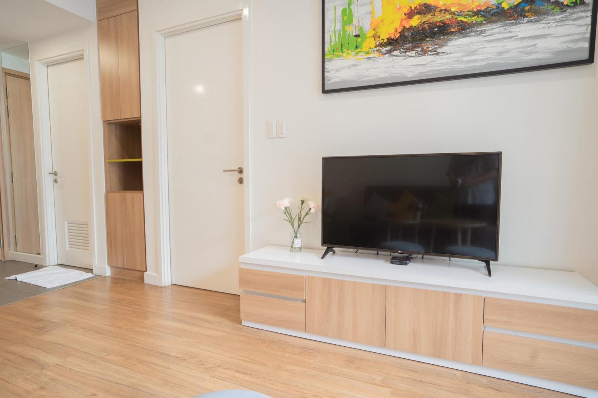 One Bedroom Apartment At Republic Plaza - Pool & City View *