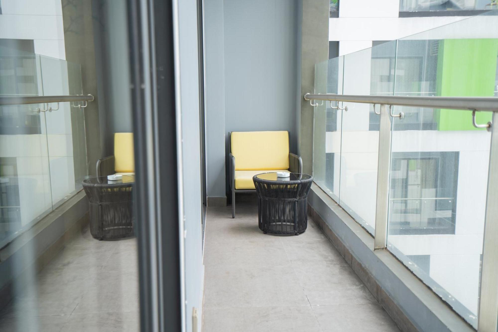 One Bedroom Apartment At Republic Plaza - Pool & City View *
