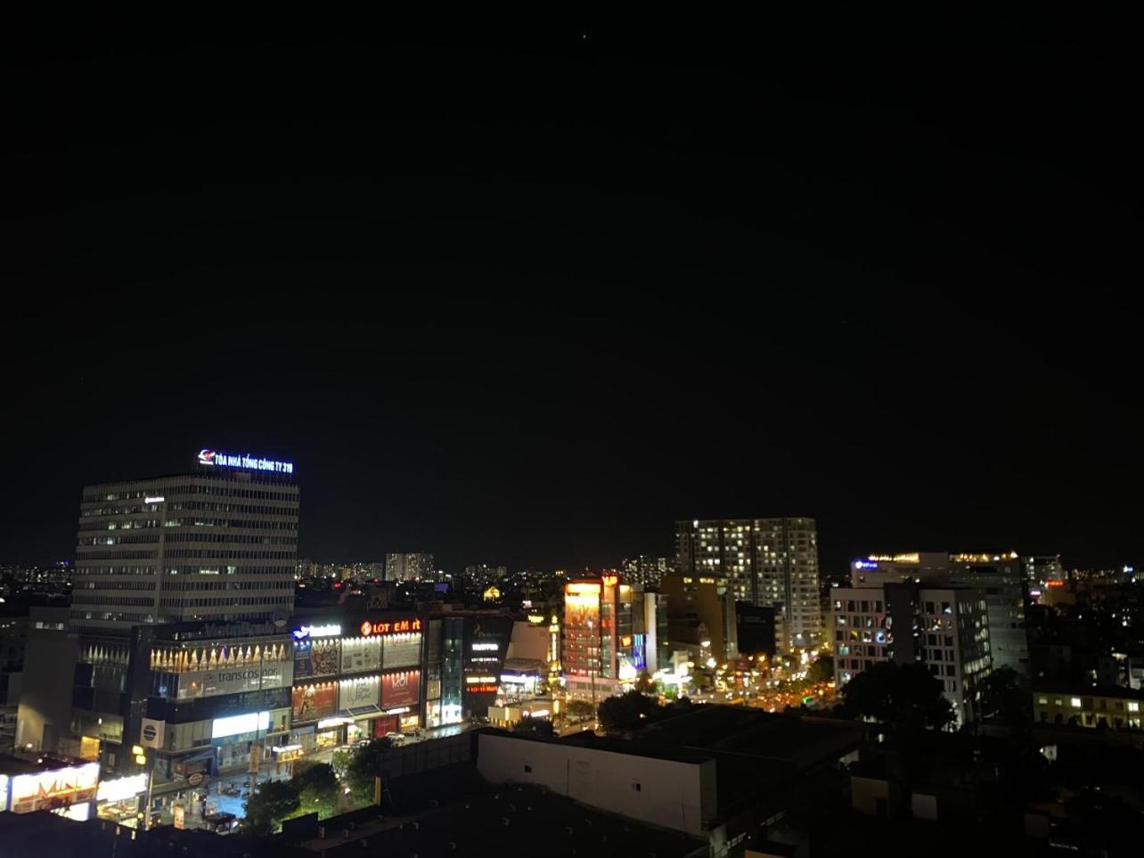 One Bedroom Apartment At Republic Plaza - Pool & City View *