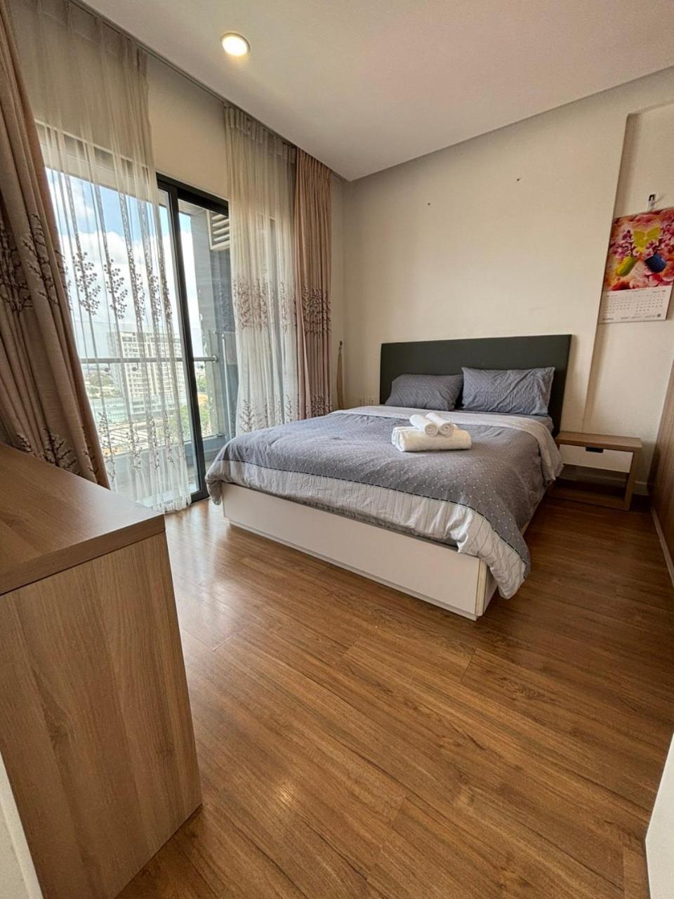 One Bedroom Apartment At Republic Plaza - Pool & City View Apartment