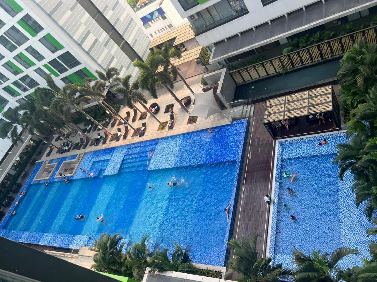 One Bedroom Apartment At Republic Plaza - Pool & City View * Ho Chi Minh City