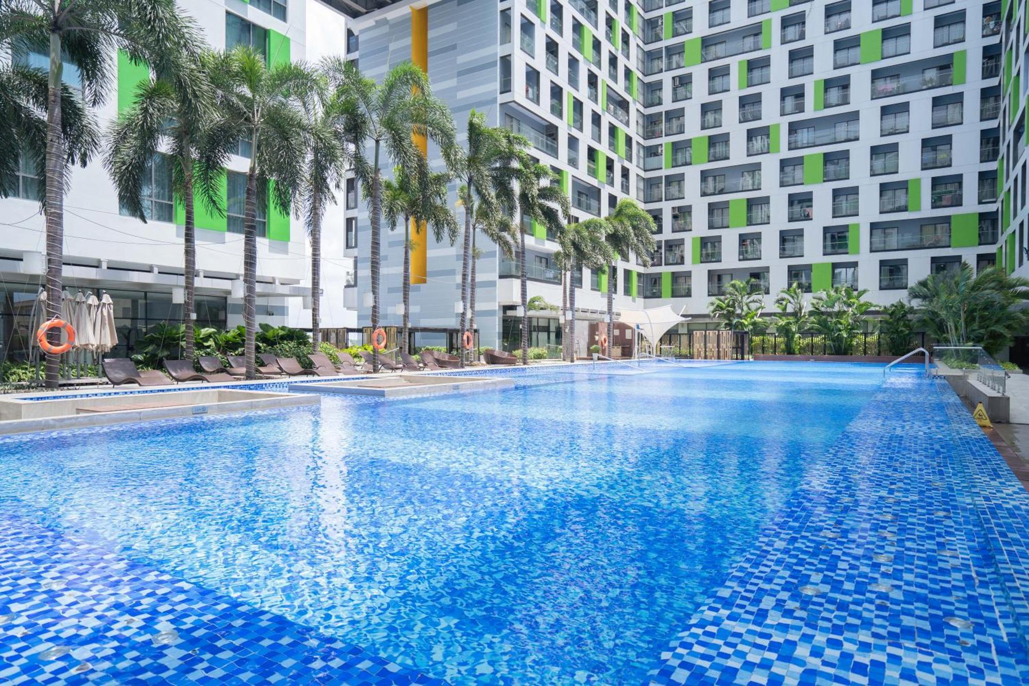 One Bedroom Apartment At Republic Plaza - Pool & City View