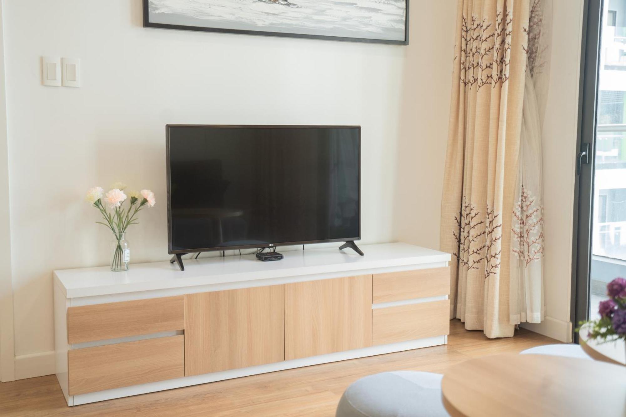 One Bedroom Apartment At Republic Plaza - Pool & City View