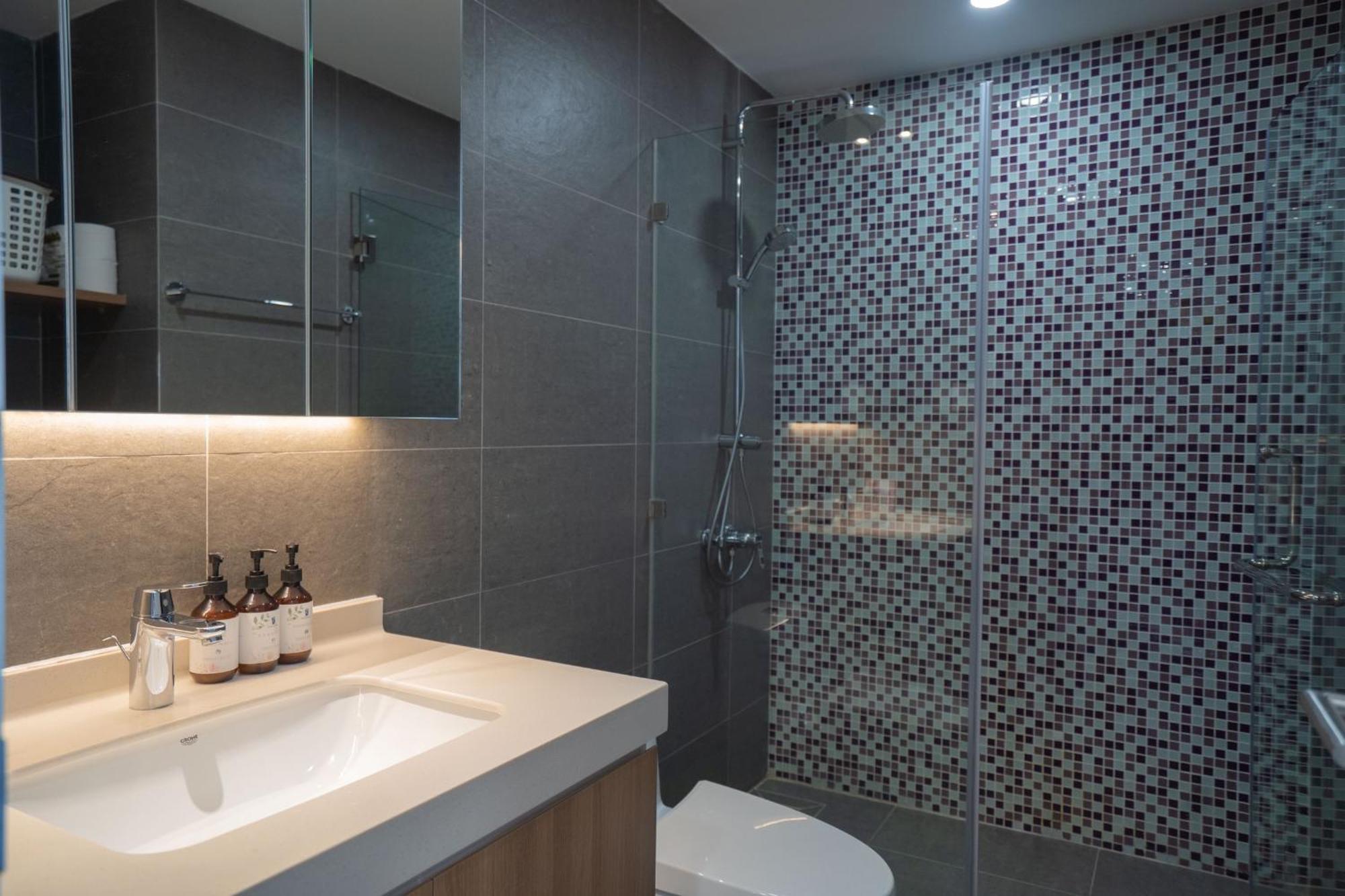Serviced Apartment At Republic Plaza - Pool & City View, Near T3 Airport Tan Son Nhat Ho Chi Minh City