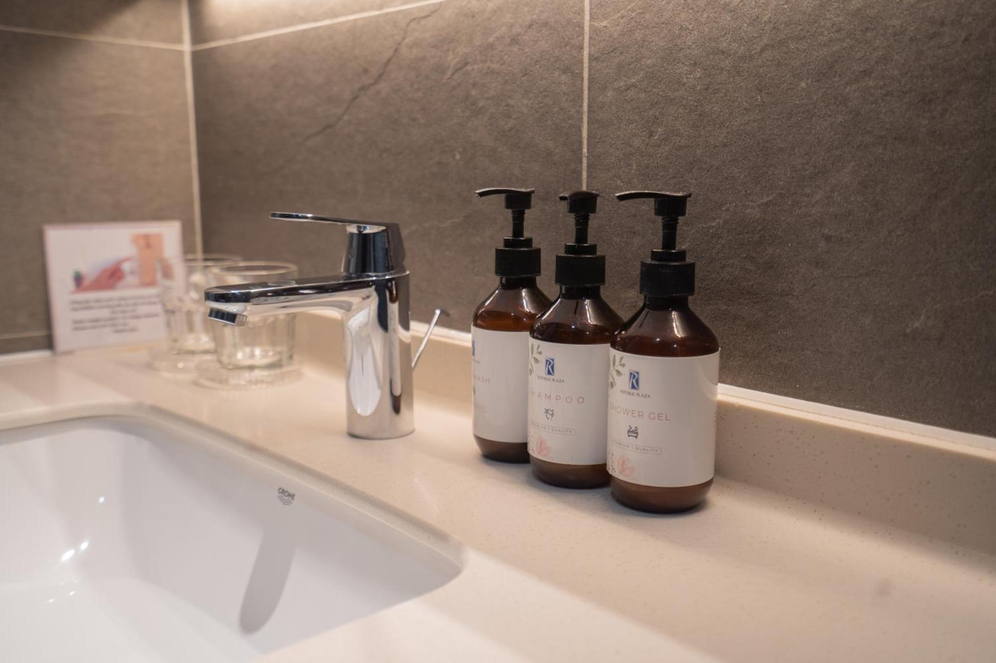 Apartment Serviced Apartment At Republic Plaza - Pool & City View, Near T3 Airport Tan Son Nhat Ho Chi Minh City