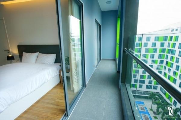 Serviced Apartment At Republic Plaza - Pool & City View, Near T3 Airport Tan Son Nhat Apartment