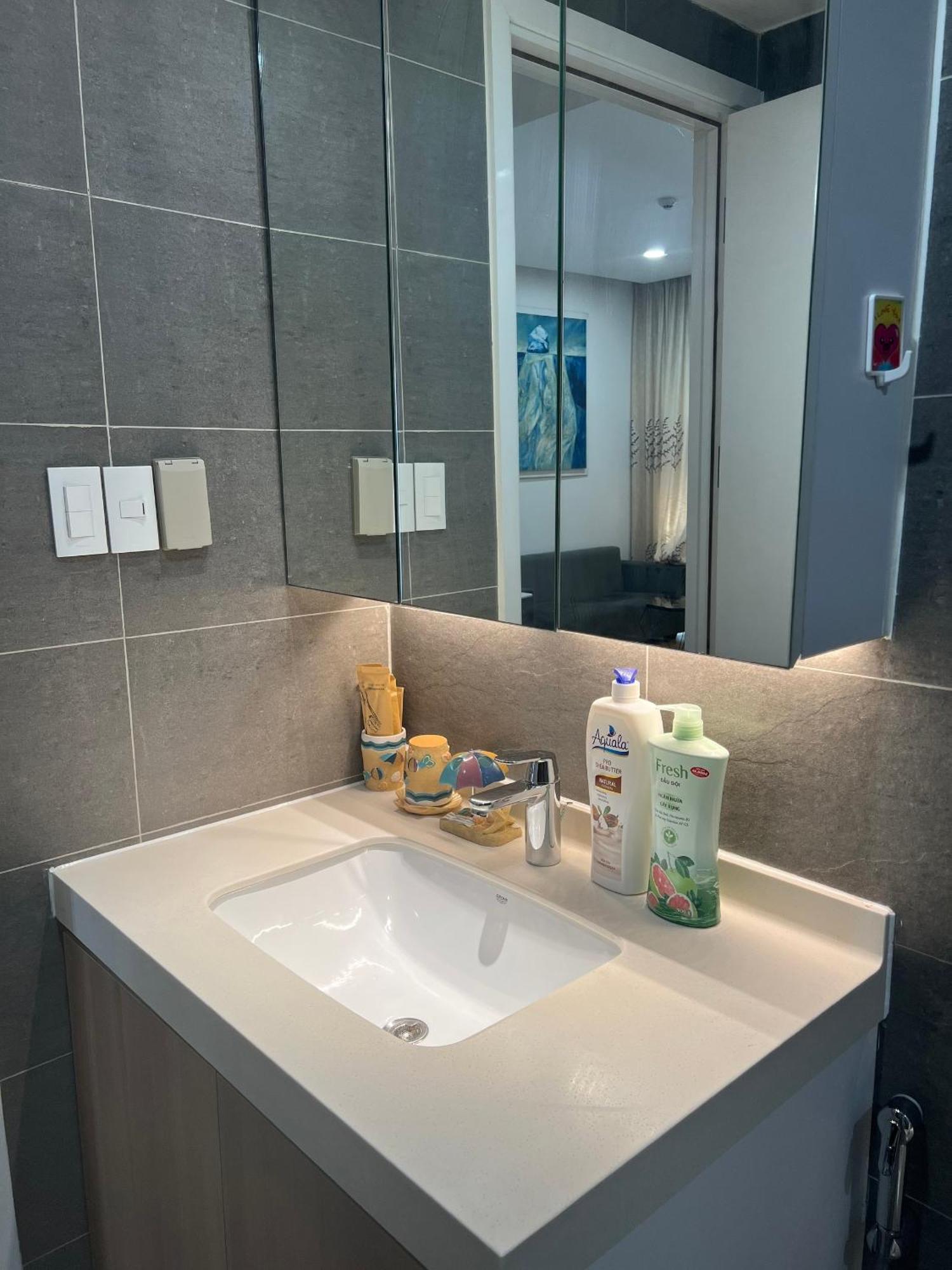 Serviced Apartment At Republic Plaza - Pool & City View, Near T3 Airport Tan Son Nhat * Ho Chi Minh City